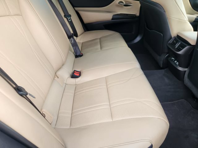 Used 2020 Lexus ES 350 Ultra Luxury w/ Accessory Package 2 FWD image 30