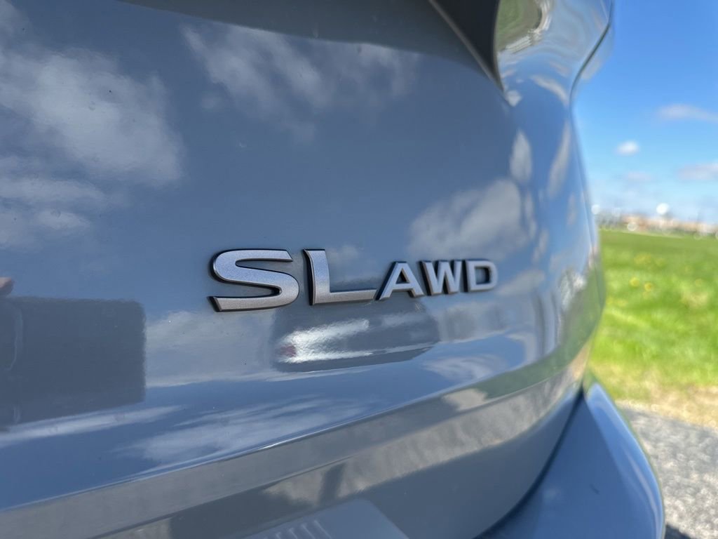 Used 2025 Nissan Rogue SL image 4