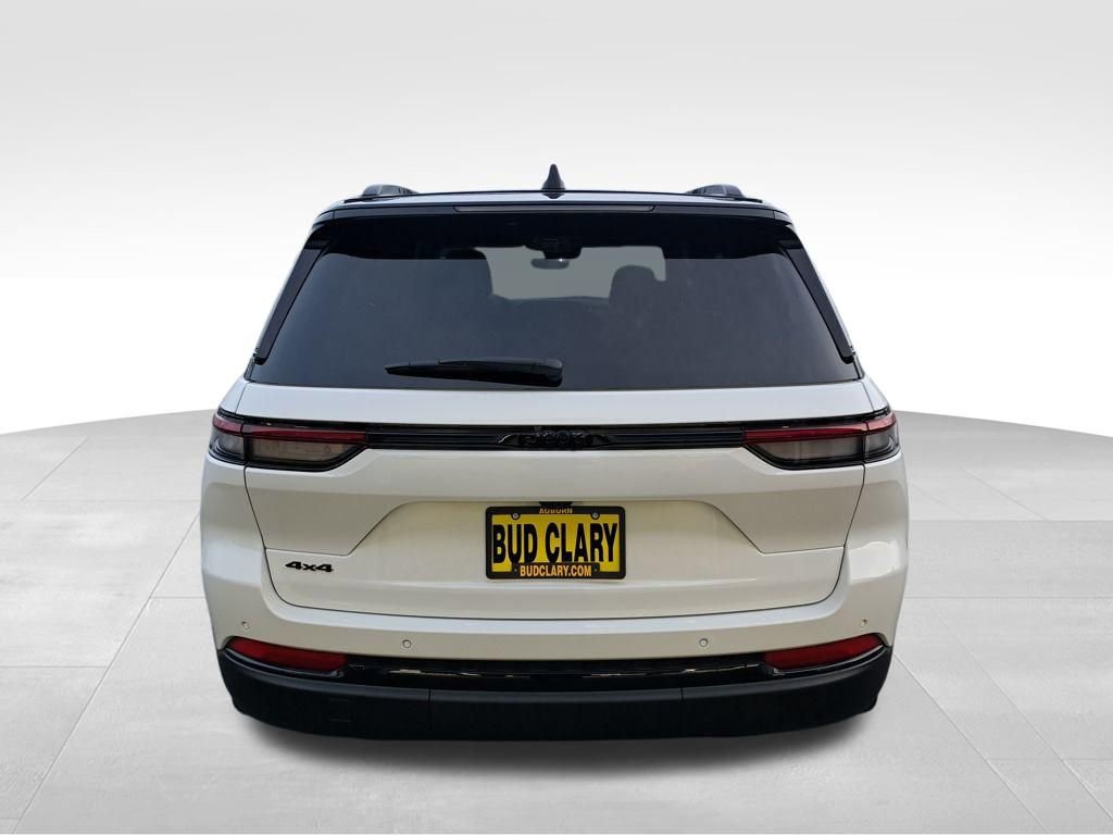 New 2025 Jeep Grand Cherokee Limited w/ Trailer Tow Package AWD/4WD image 4