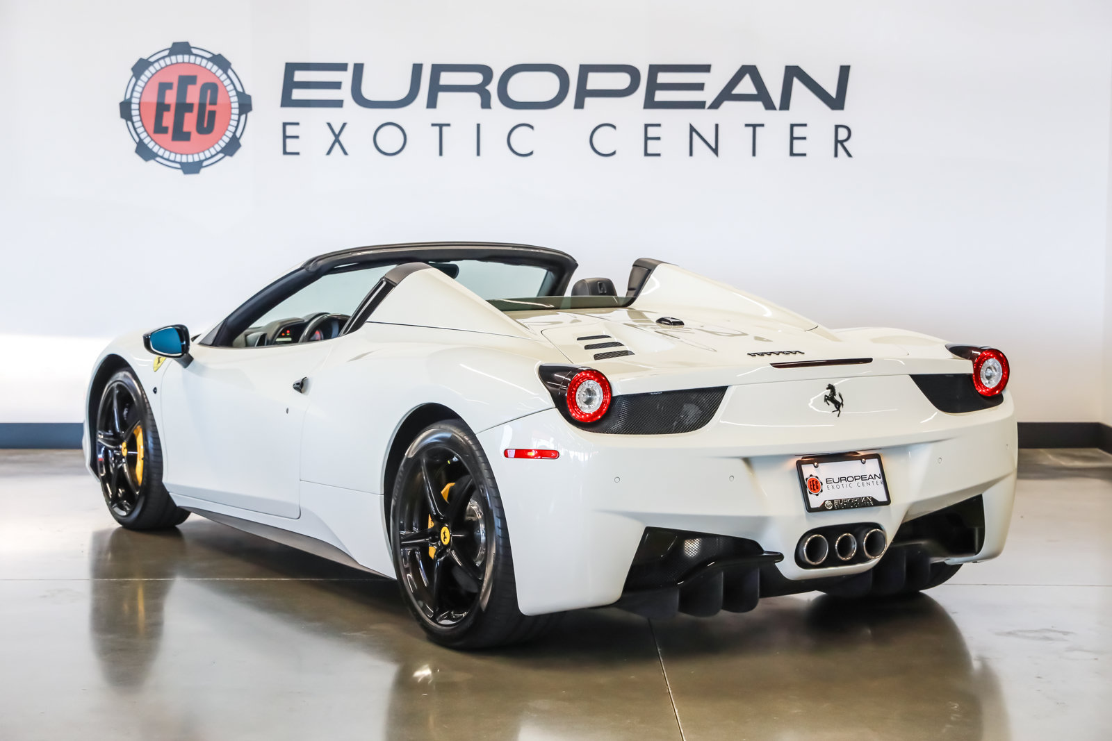 Used 2013 Ferrari 458 Spider RWD image 9