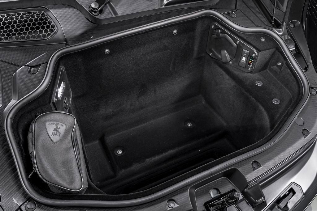 Used 2025 Lamborghini Revuelto image 43