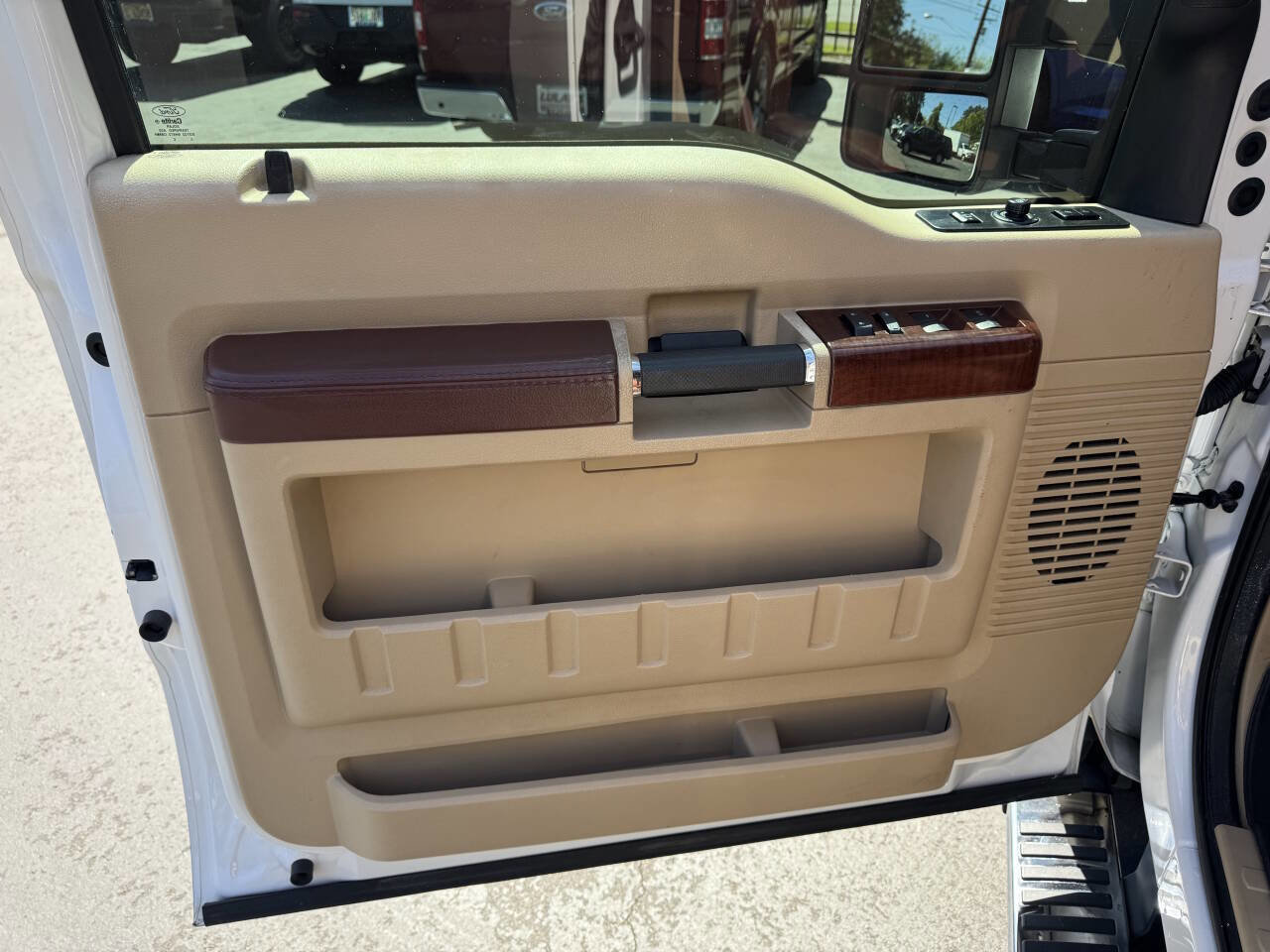 Used 2013 Ford F250 King Ranch w/ King Ranch w/Chrome Pkg image 15