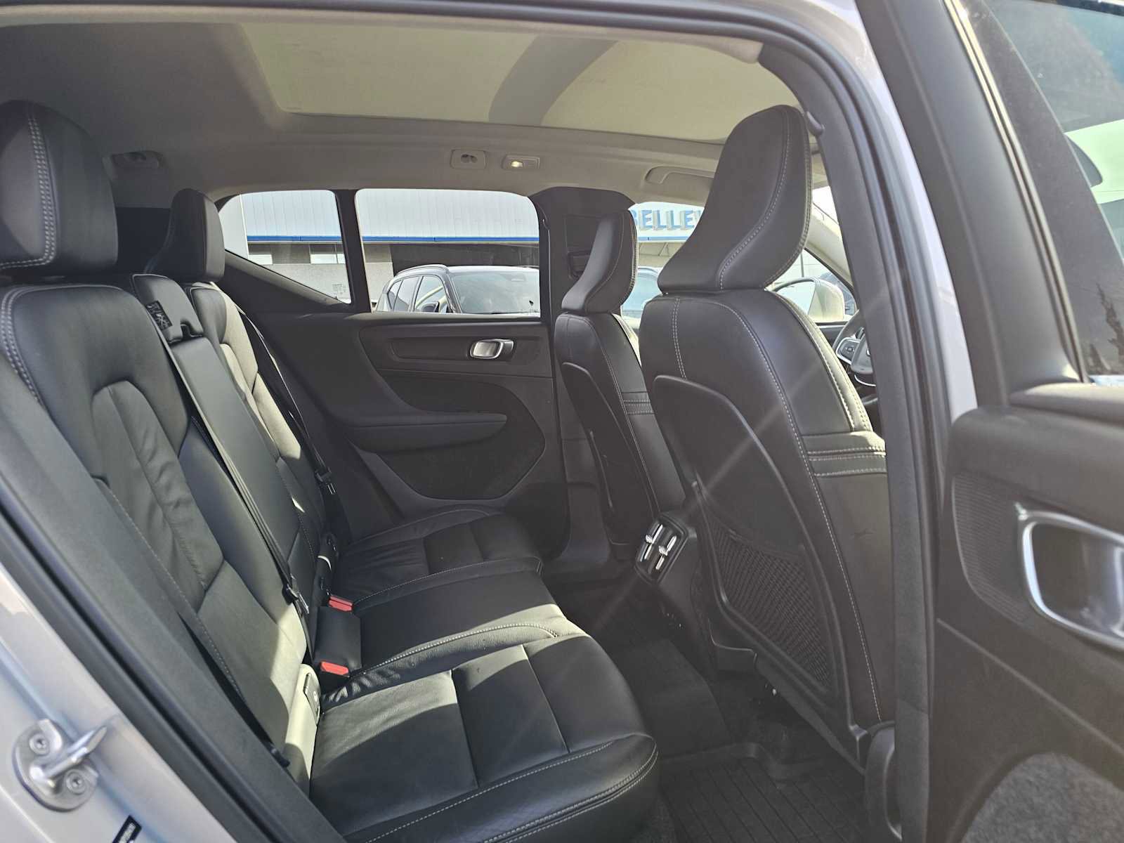 Used 2023 Volvo XC40 B4 Plus w/ Protection Package Premier FWD image 15