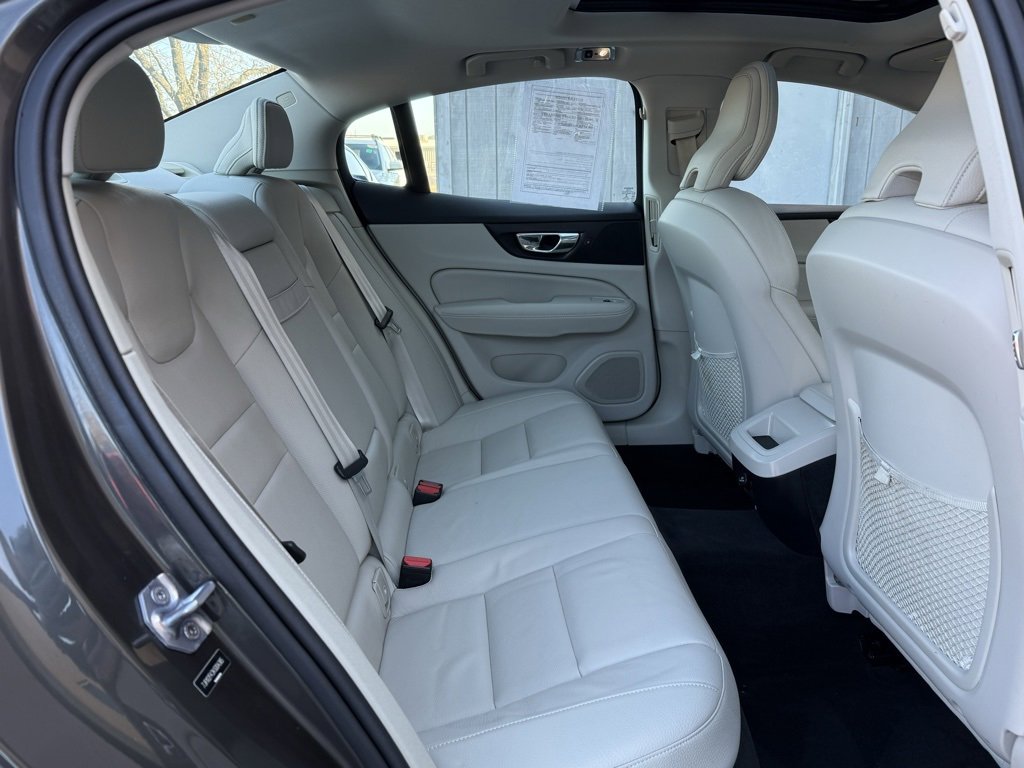 Used 2019 Volvo S60 T5 Momentum w/ Premium Package image 18