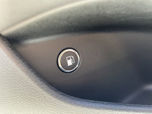 Used 2024 Chrysler Pacifica Select image 10