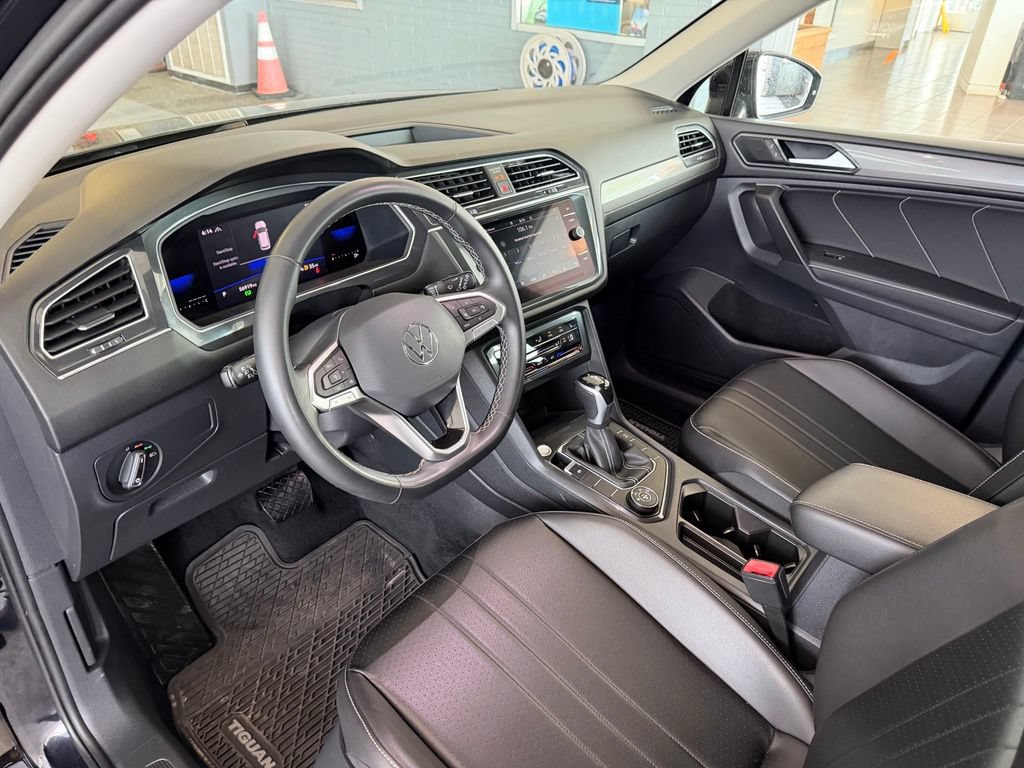 Used 2022 Volkswagen Tiguan SE AWD/4WD image 10