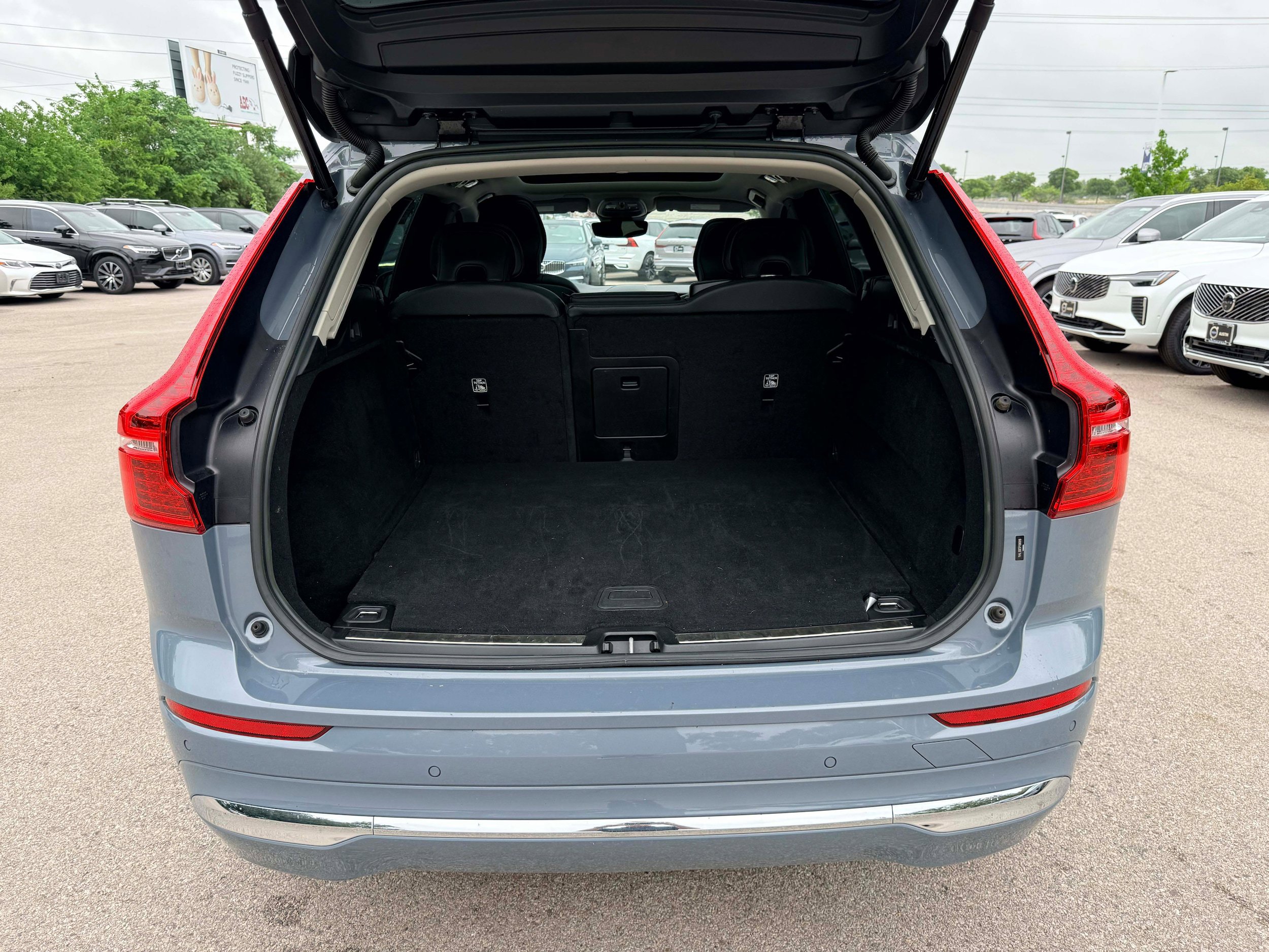 Certified 2023 Volvo XC60 B5 Plus FWD image 24