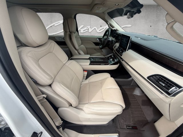 Used 2021 Lincoln Navigator Reserve w/ Luxury Package AWD/4WD image 24