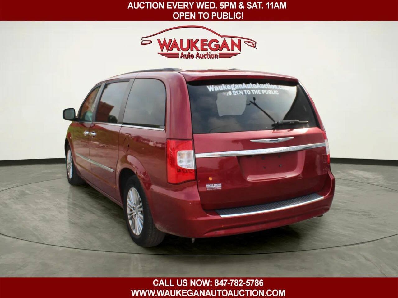 Used 2015 Chrysler Town & Country Touring-L w/ Driver Convenience Group FWD image 4