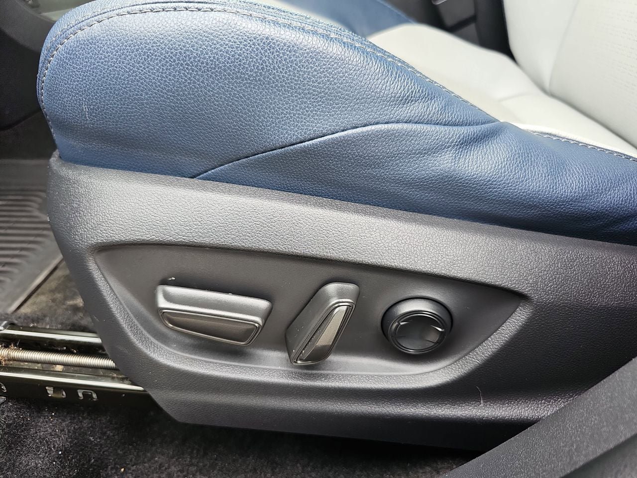 Certified 2023 Subaru Solterra AWD image 33