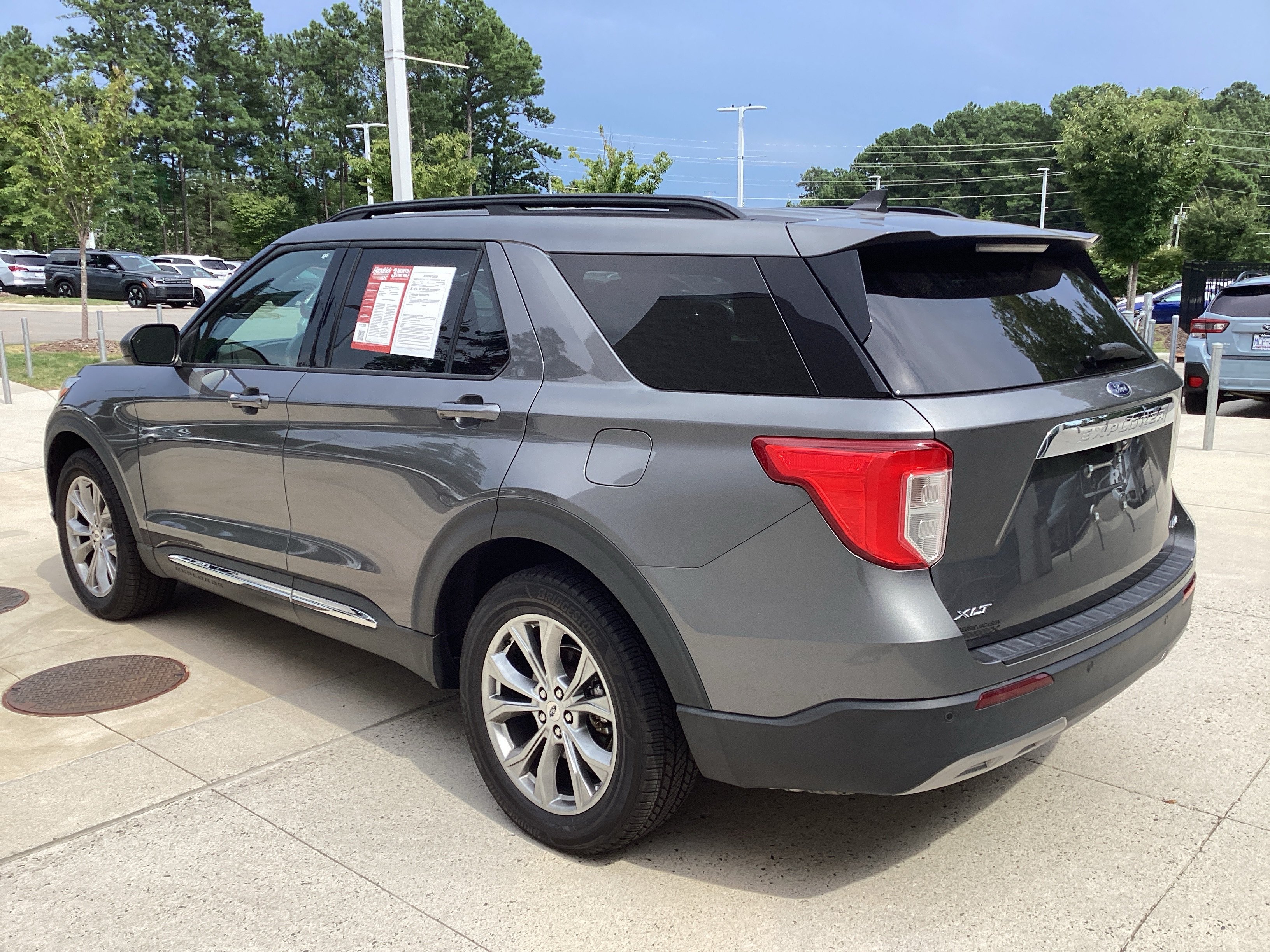 Used 2021 Ford Explorer XLT w/ Equipment Group 202A AWD/4WD image 7