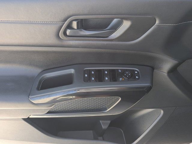 Used 2025 Nissan Pathfinder SV FWD image 19
