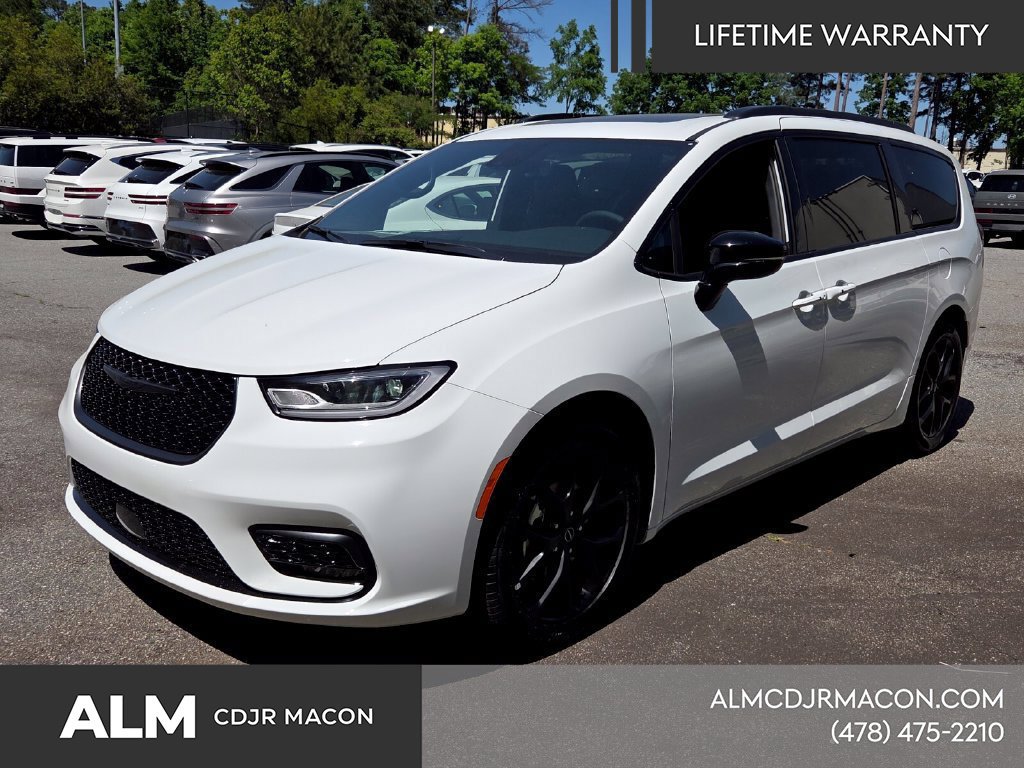 New 2026 Chrysler Pacifica Limited w/ S Appearance Package FWD image 5