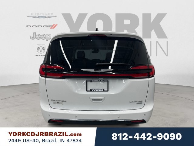 Used 2024 Chrysler Pacifica Limited AWD/4WD image 4
