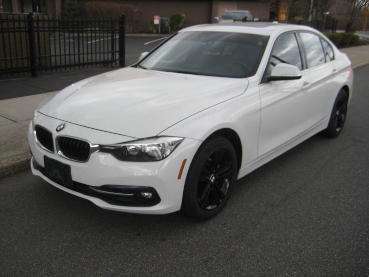 Used 2017 BMW 330i xDrive Sedan AWD/4WD image 1