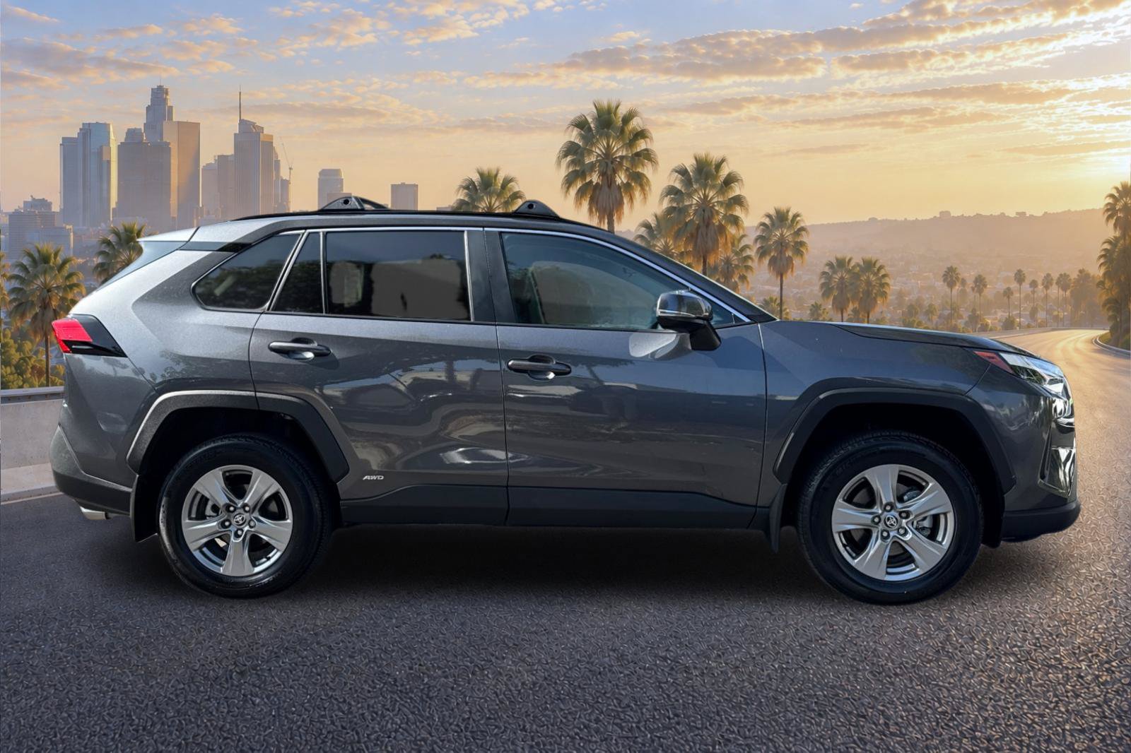 Used 2024 Toyota RAV4 LE AWD/4WD image 3