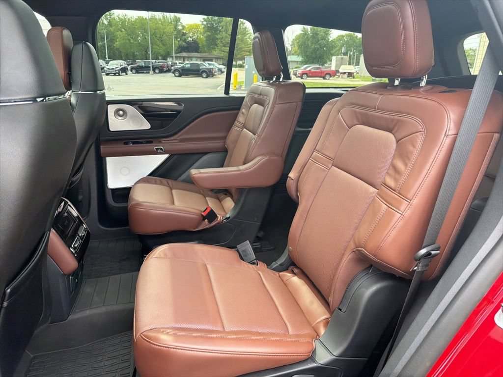 Used 2025 Lincoln Aviator Reserve w/ Equipment Group 201A AWD/4WD image 14
