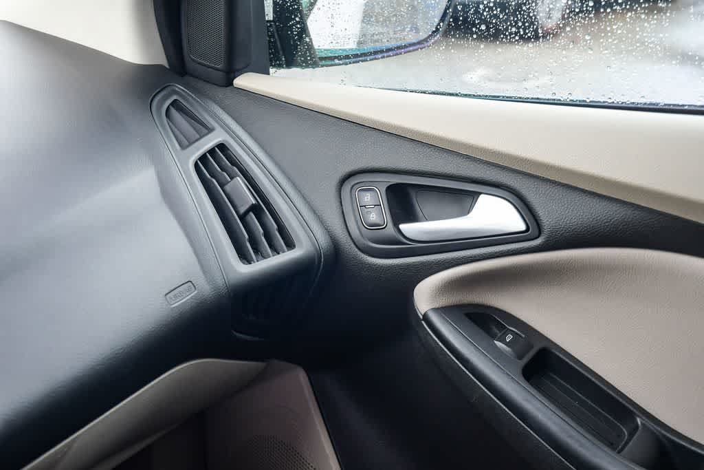 Used 2016 Ford Focus SE FWD image 21