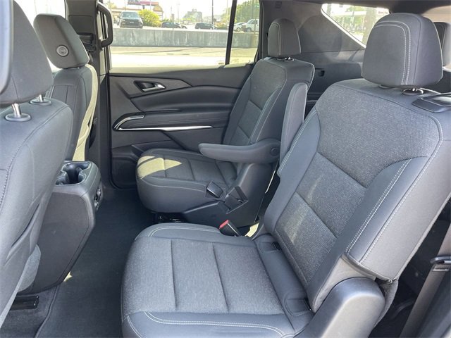 Used 2025 Chevrolet Traverse LT image 21