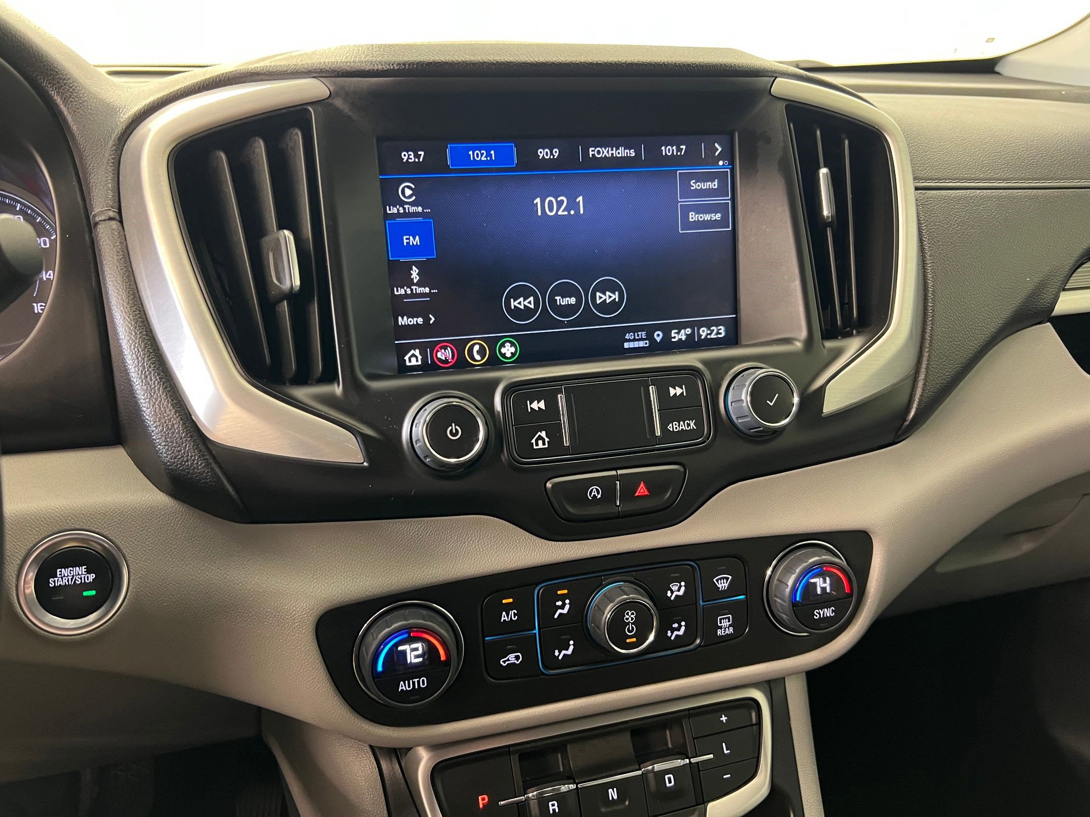 Used 2024 GMC Terrain SLT image 27