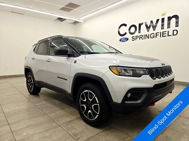 Used 2025 Jeep Compass Trailhawk AWD/4WD image 6