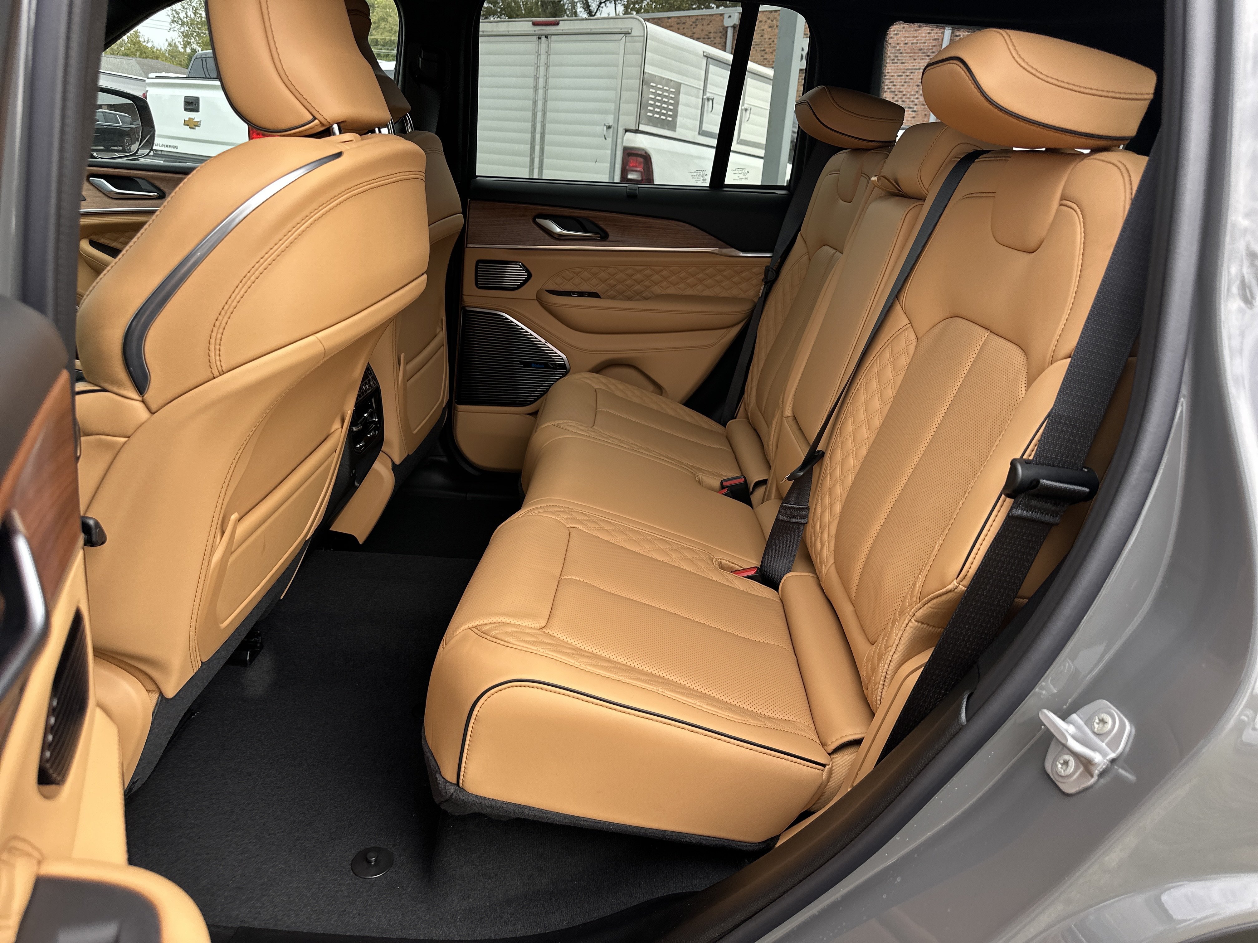 New 2027 Jeep Grand Cherokee Summit AWD/4WD image 30