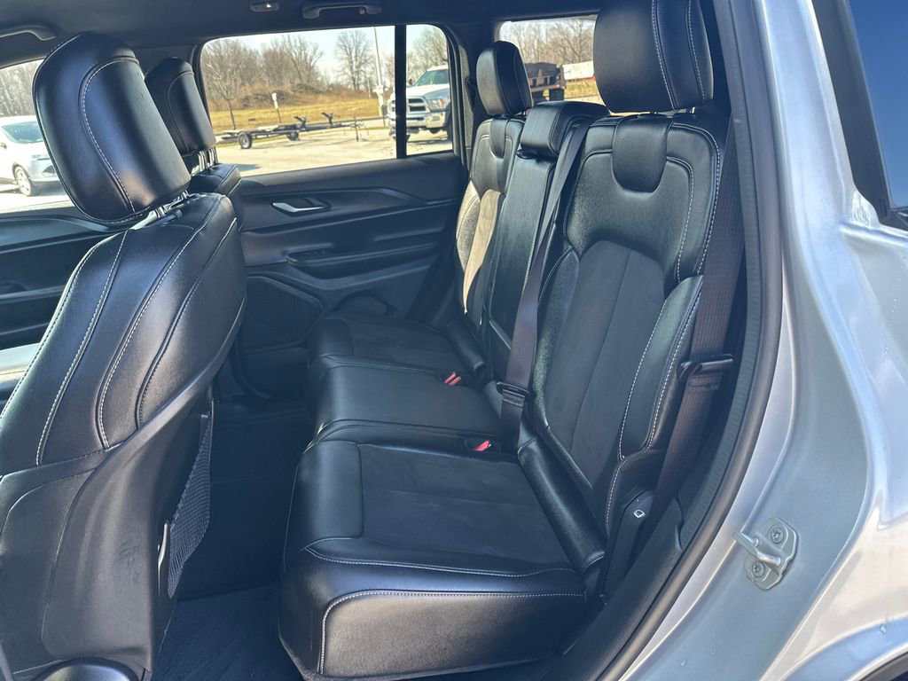 Used 2024 Jeep Grand Cherokee Altitude image 30