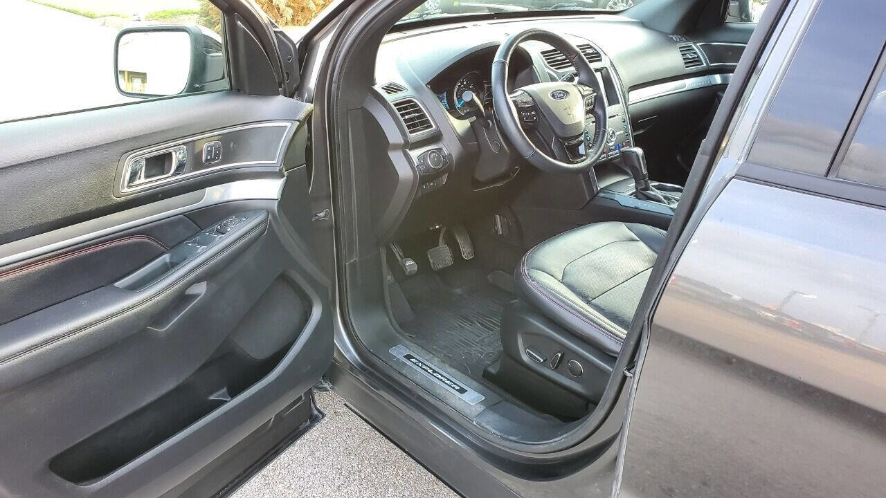 Used 2018 Ford Explorer Sport w/ Equipment Group 401A image 16