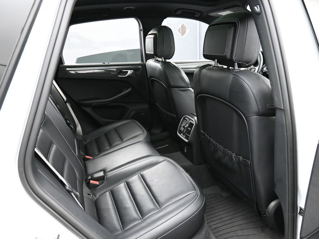 Certified 2024 Porsche Macan GTS AWD/4WD image 29