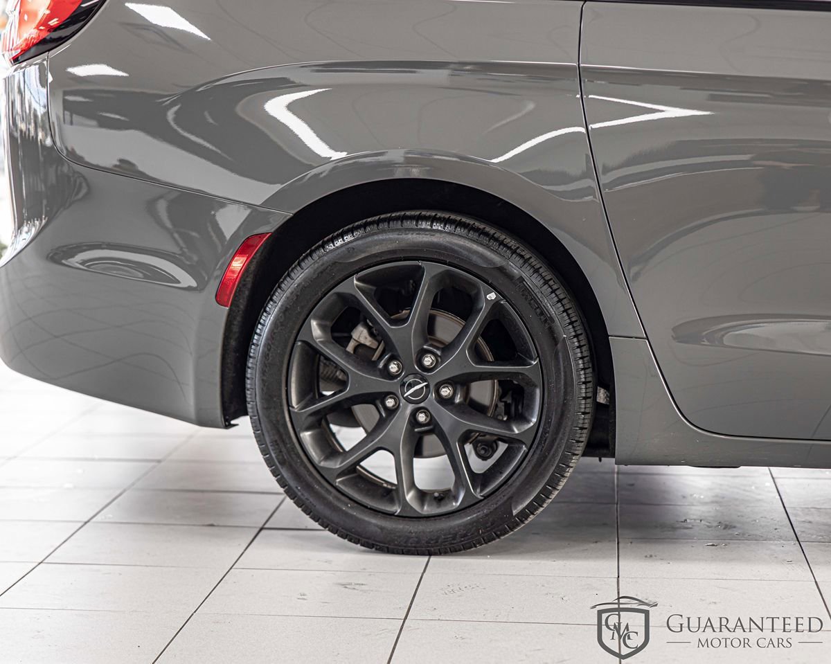 Used 2025 Chrysler Pacifica Limited FWD image 10
