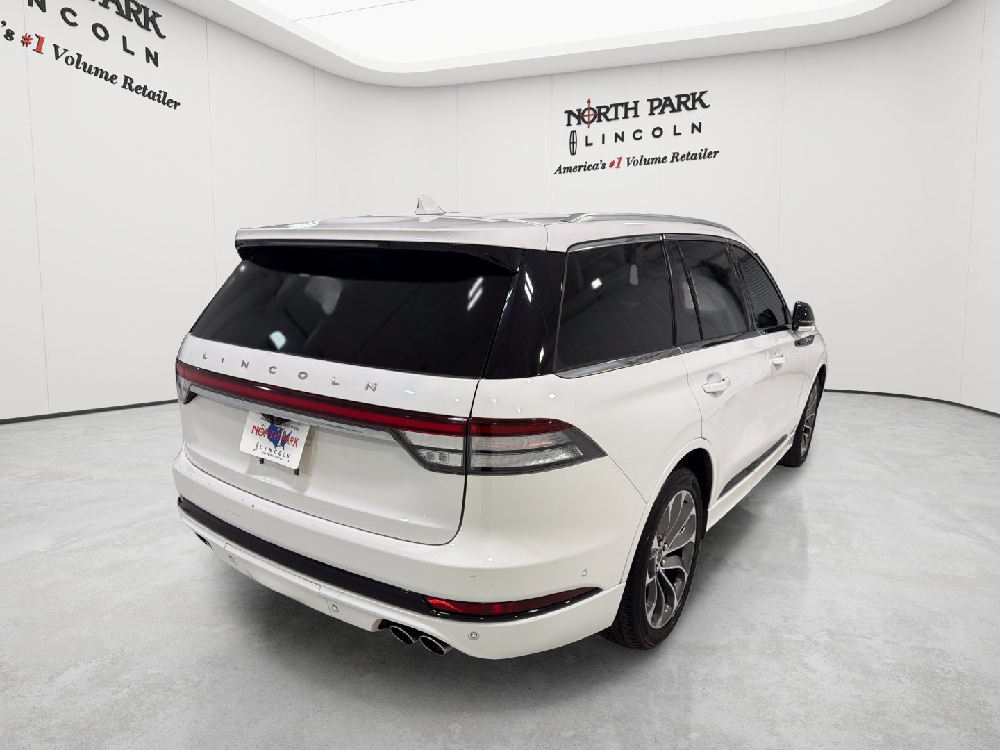 Used 2020 Lincoln Aviator Grand Touring w/ Equipment Group 302A AWD/4WD image 5