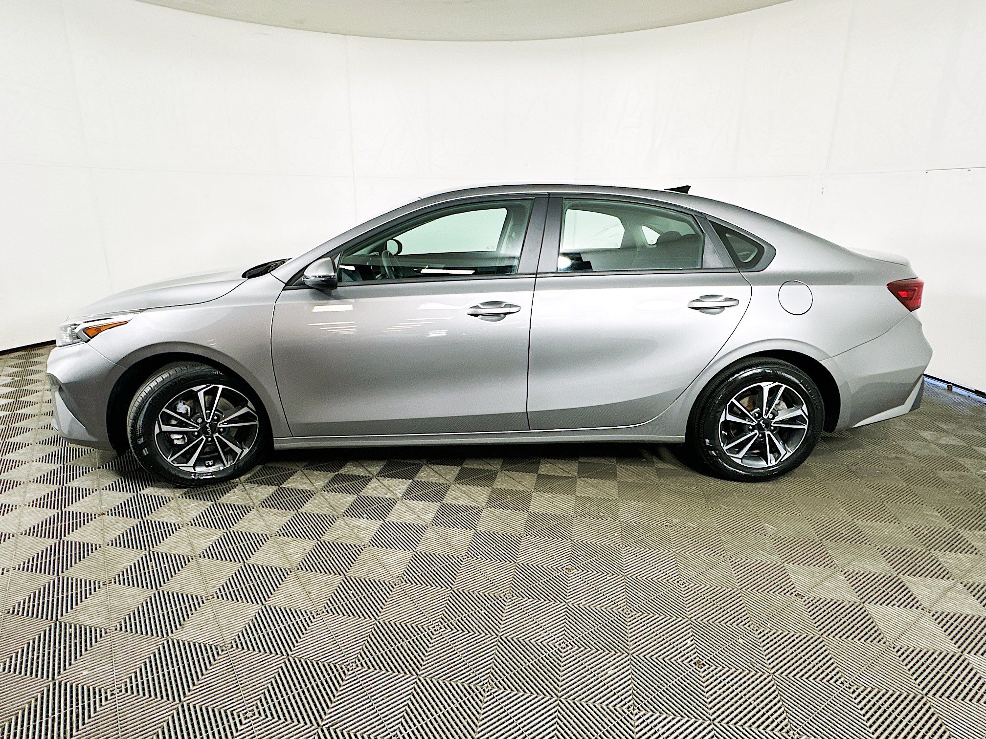 Certified 2024 Kia Forte LXS w/ LXS Technology Package FWD image 4