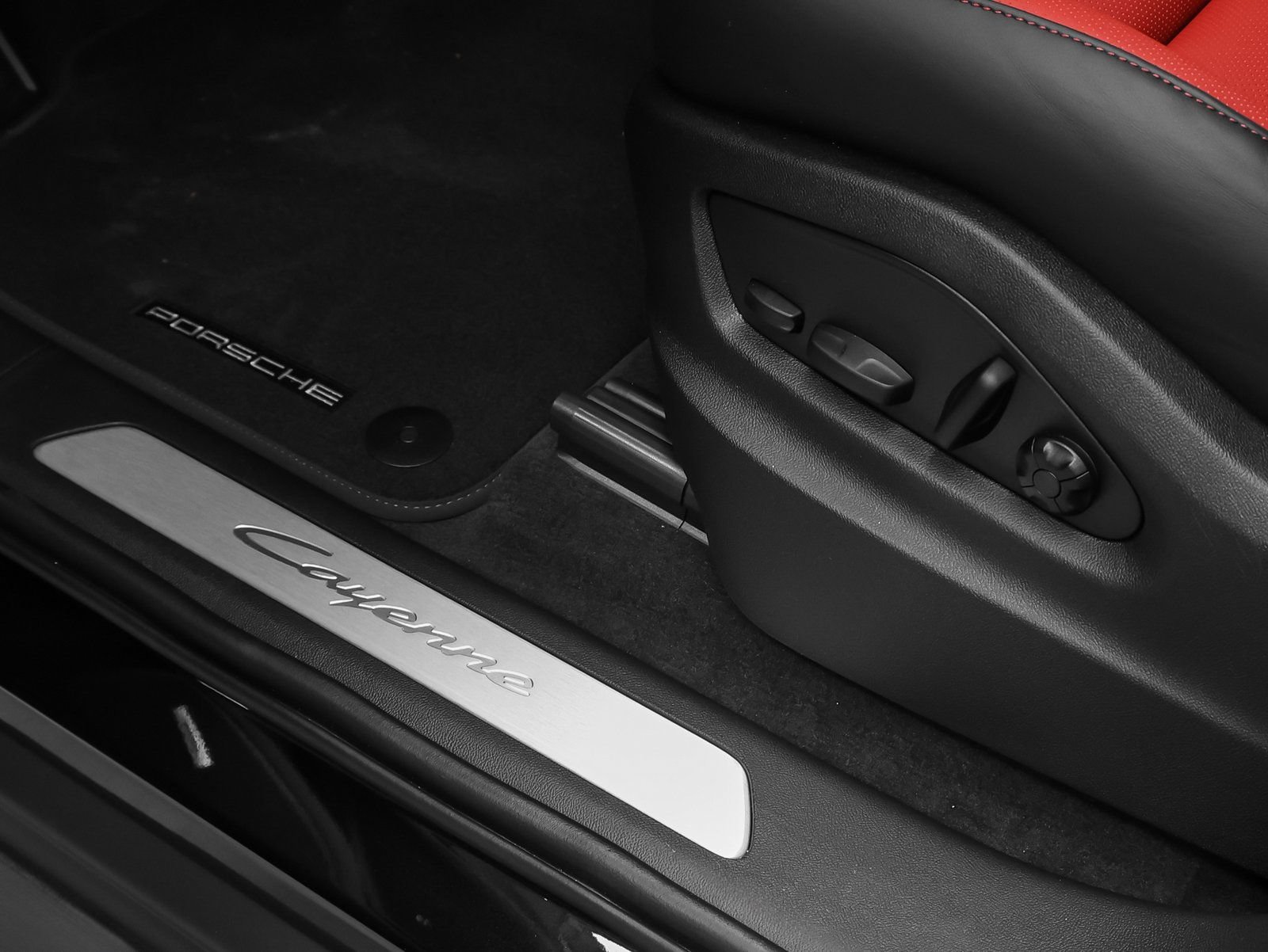 Certified 2026 Porsche Cayenne E-Hybrid AWD/4WD image 28