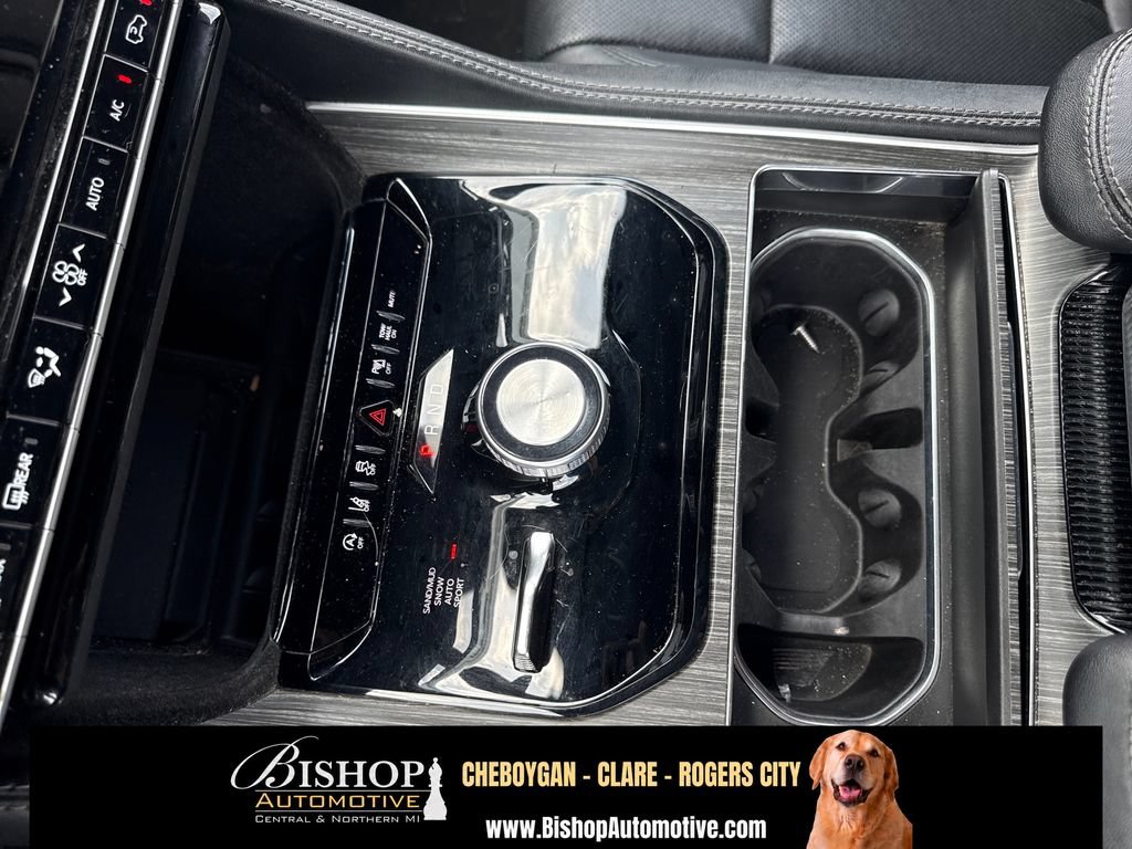 Used 2024 Jeep Wagoneer L Series II w/ Flexible Seating Group AWD/4WD image 26