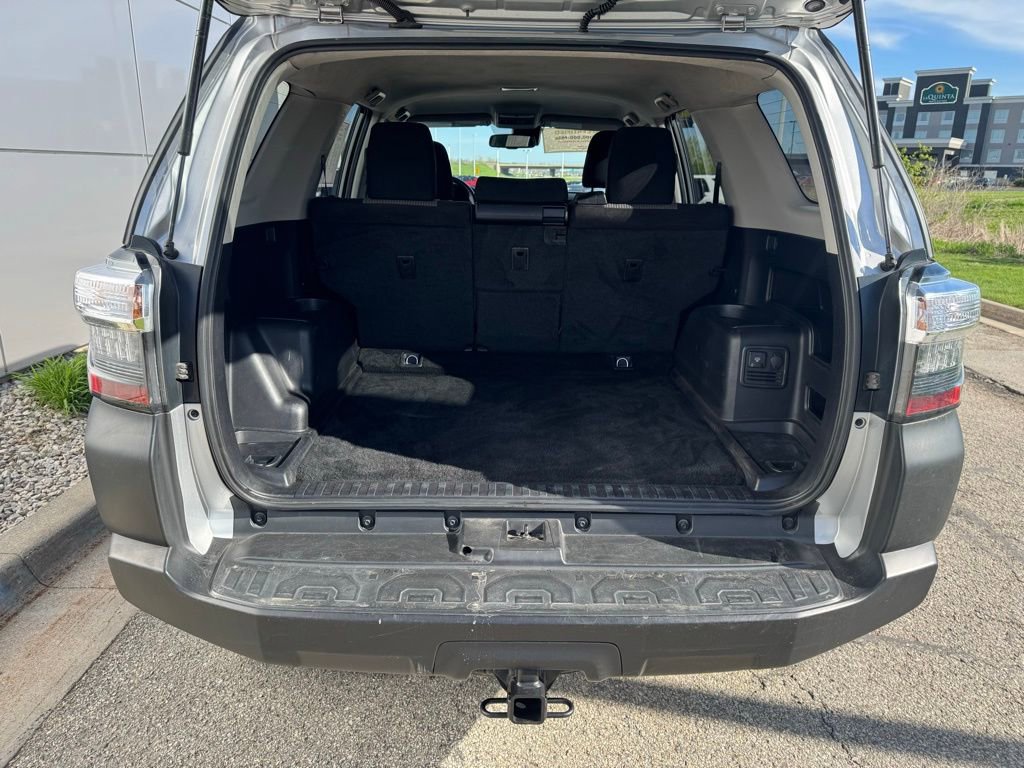 Certified 2020 Toyota 4Runner SR5 AWD/4WD image 38
