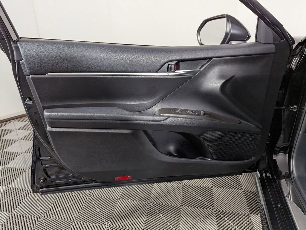 Used 2023 Toyota Camry SE image 11