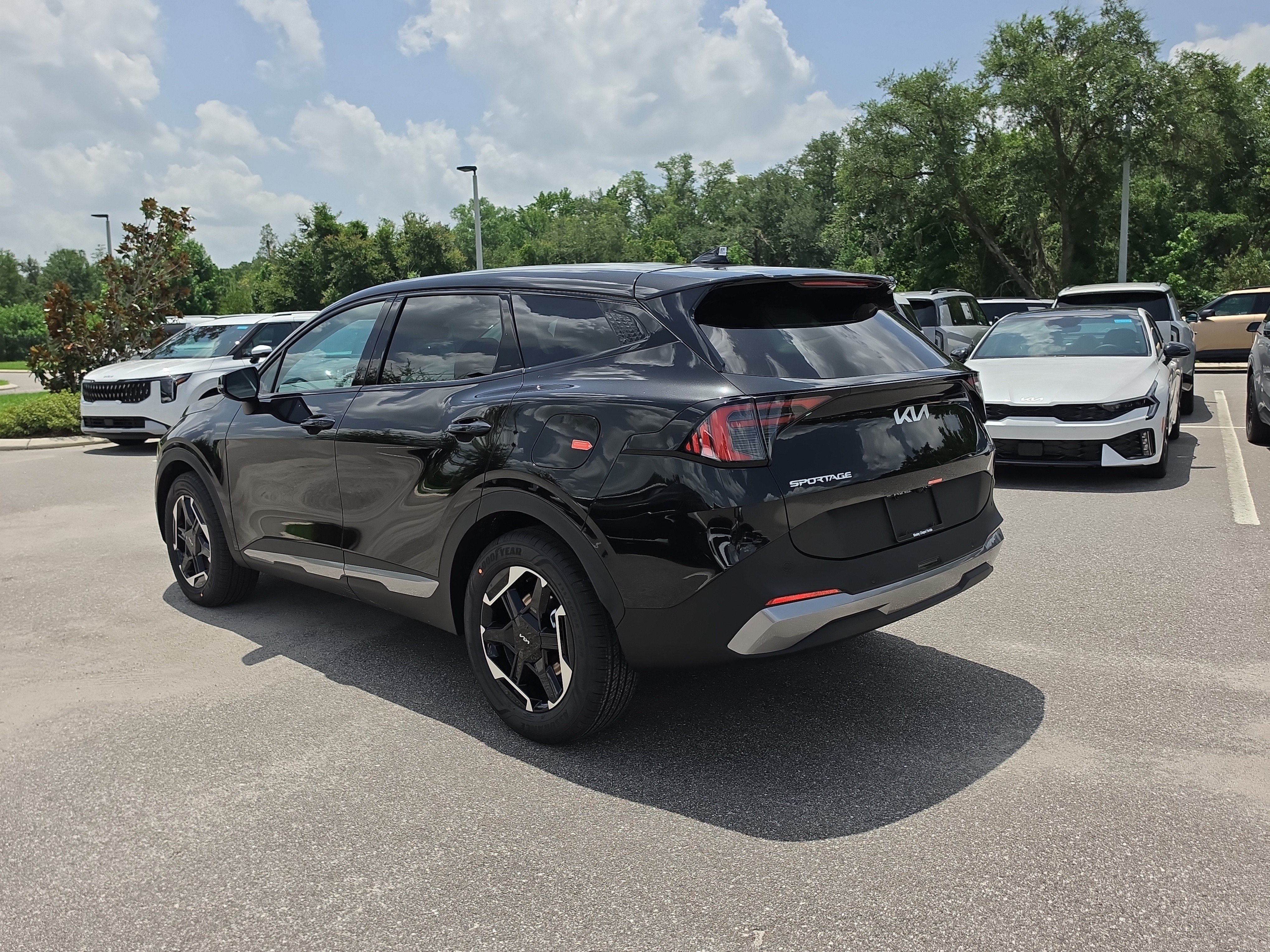 New 2027 Kia Sportage LX FWD image 6