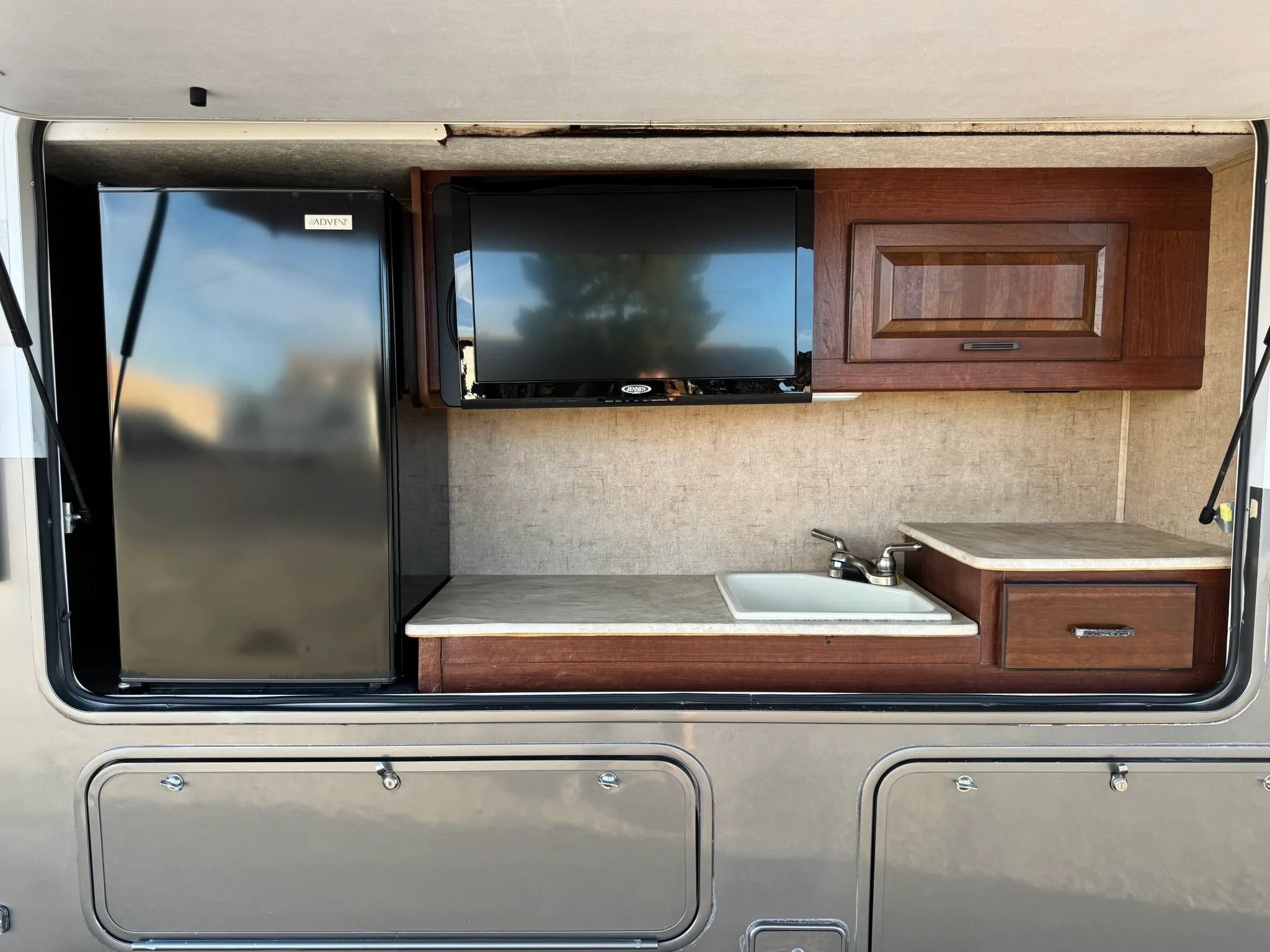 Used 2015 Ford E-450 and Econoline 450 Super Duty w/ Motorhome Prep Package RWD image 15