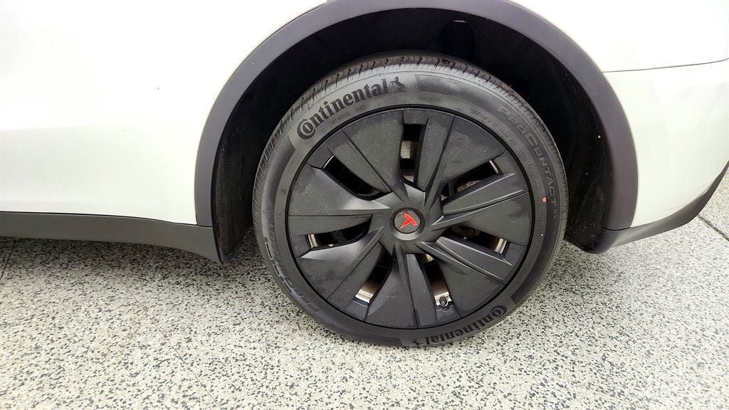 Used 2023 Tesla Model Y Long Range AWD/4WD image 9