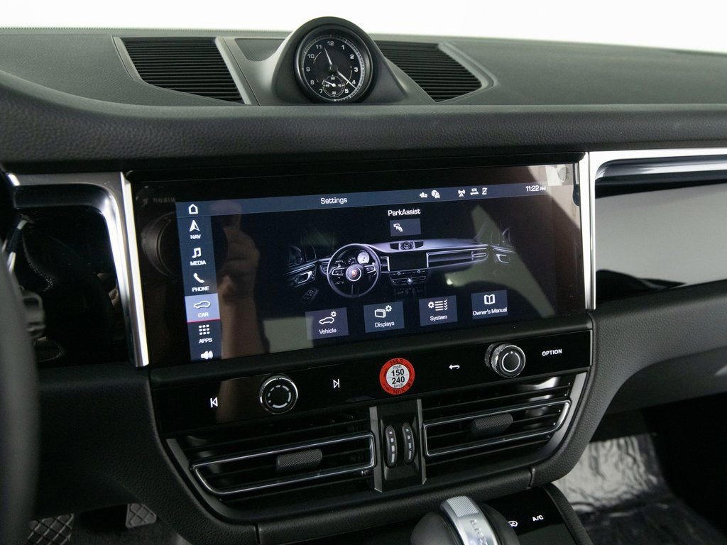 Certified 2025 Porsche Macan image 25