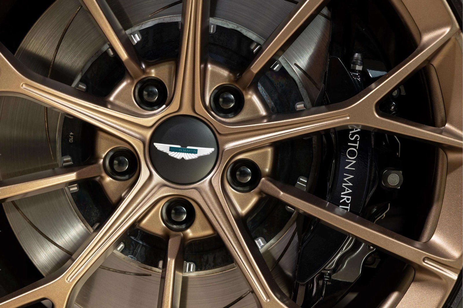Used 2025 Aston Martin V8 Vantage Coupe RWD image 9