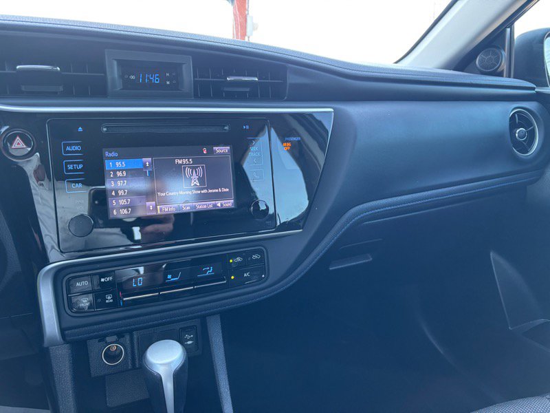 Used 2019 Toyota Corolla SE image 11