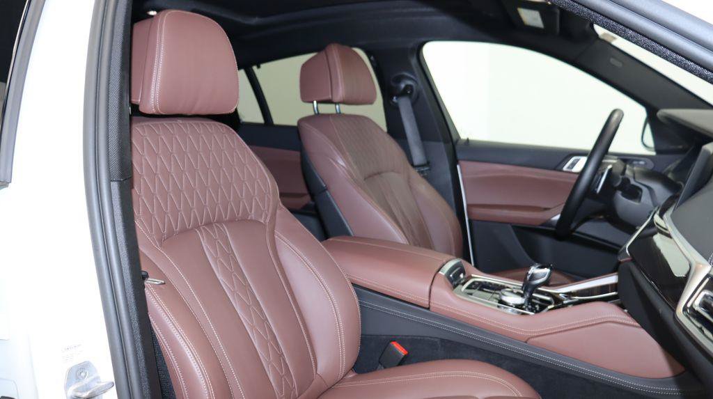 Used 2021 BMW X6 xDrive40i w/ Executive Package AWD/4WD image 23