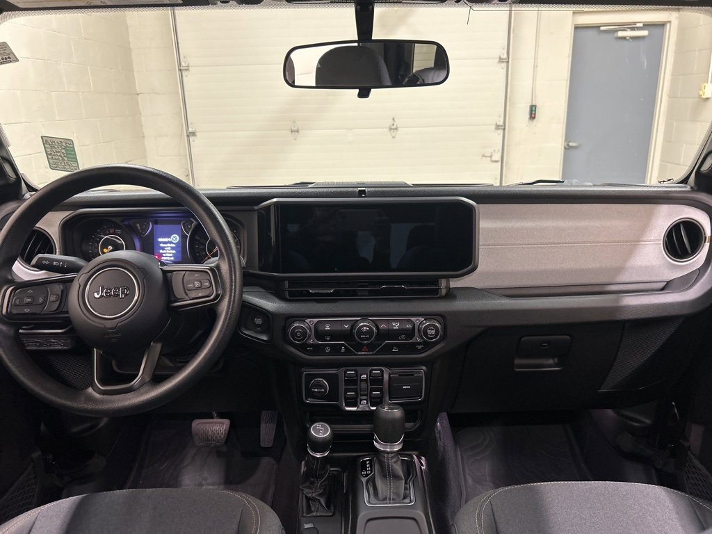 Used 2024 Jeep Gladiator Sport image 18