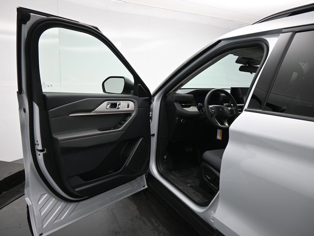 New 2025 Ford Explorer Active image 8