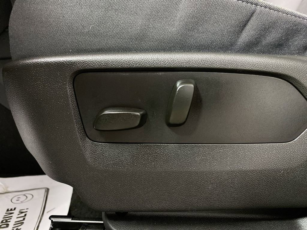Certified 2023 Buick Envision Essence FWD image 12