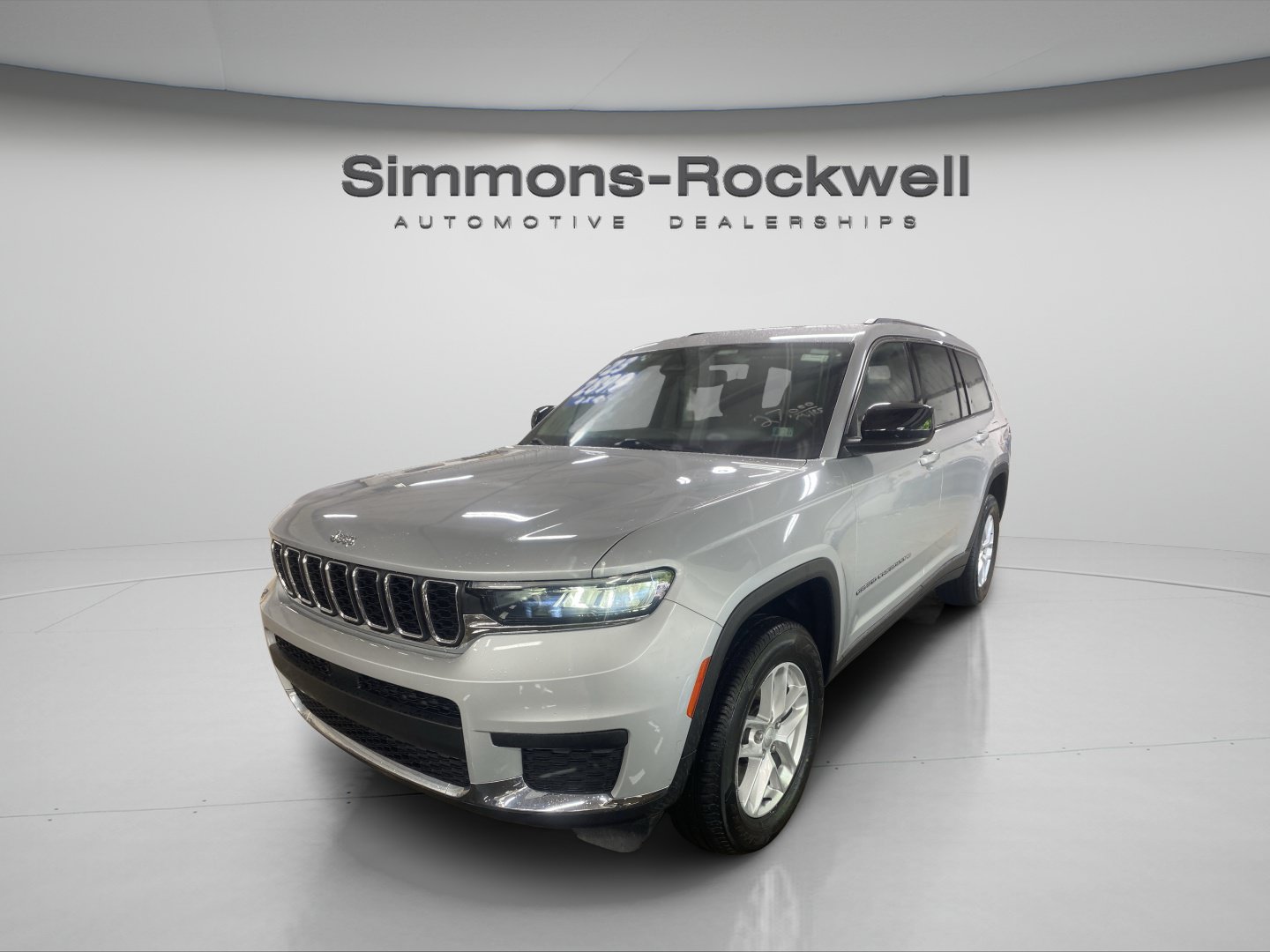 Used 2023 Jeep Grand Cherokee L Laredo AWD/4WD image 1