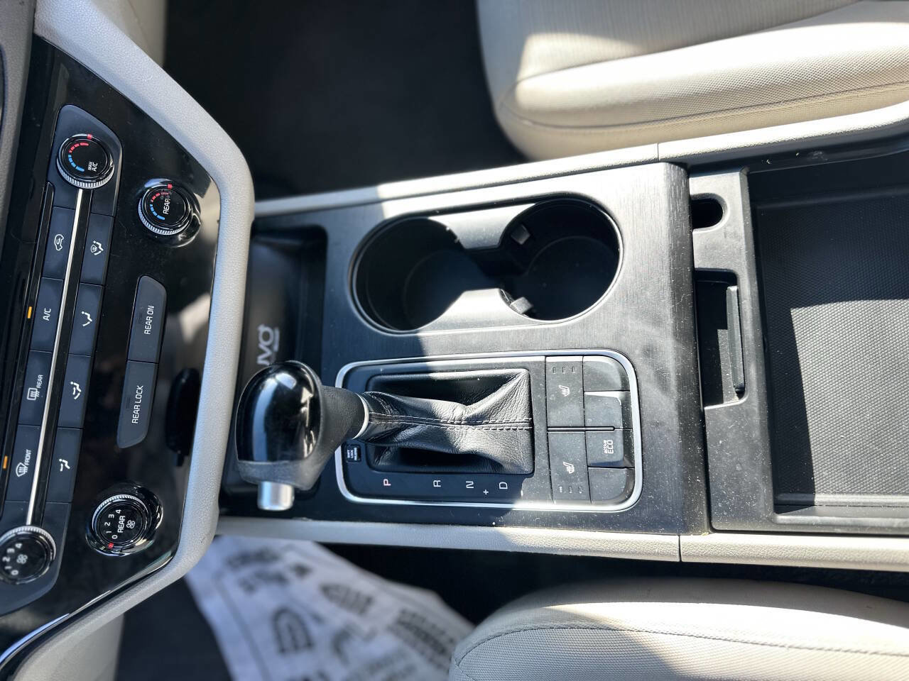 Used 2015 Kia Sedona LX w/ LX Convenience Package image 16