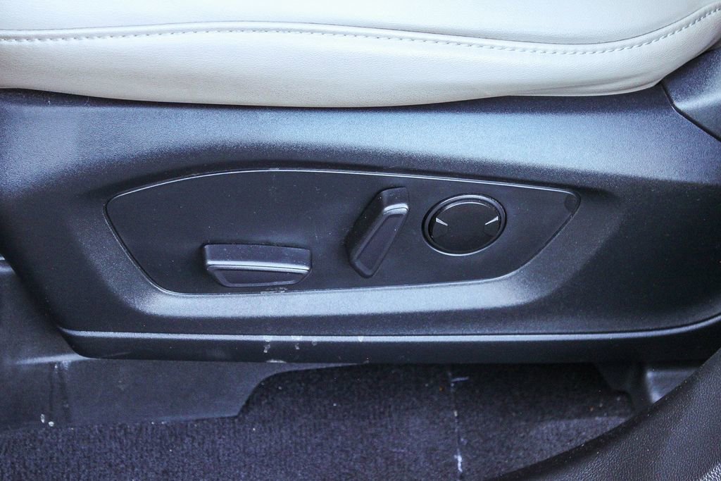 Used 2023 Ford Explorer XLT w/ Equipment Group 202A RWD image 28