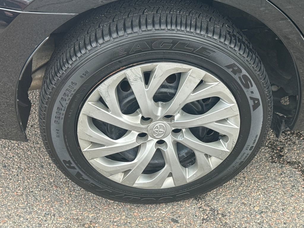 Used 2017 Toyota Corolla LE image 40